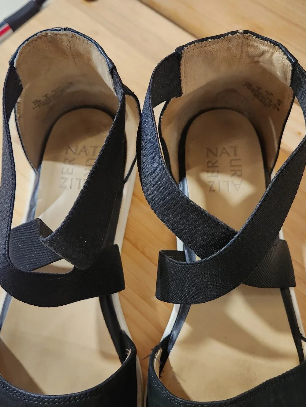 Naturalizer Raleigh Black Leather Cross Strap Slip On Sandals Shoes Women's 11M